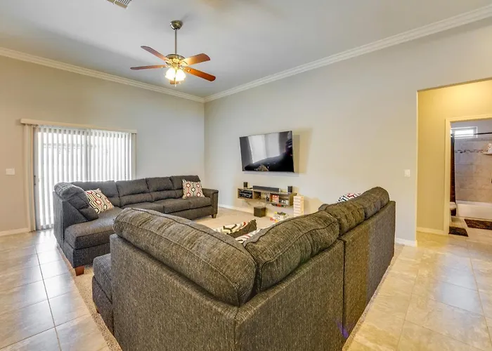 Beautiful Bullhead W/ Yard! Holiday home