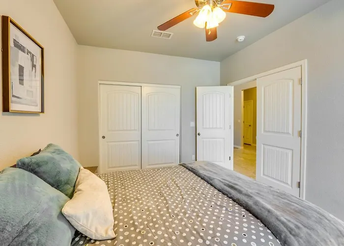 Holiday home Beautiful Bullhead W/ Yard! Bullhead City